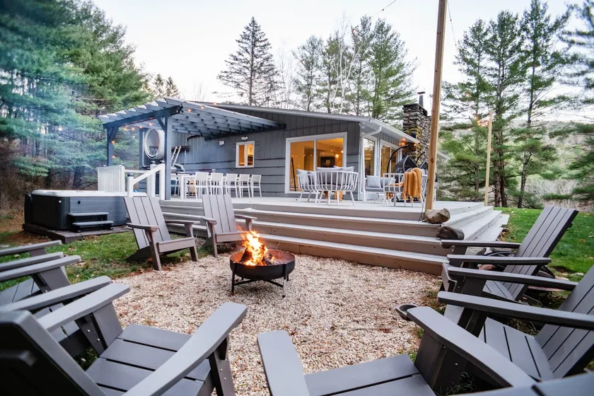 5BR/3BA Epic Mountain Estate: Fire Pit & Jacuzzi - Image 1