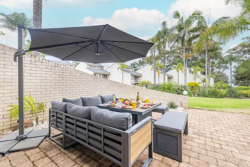 The Moorings 18 4 Cromarty Rd Waterfront, Pool, Wifi & AirCon - Image 1