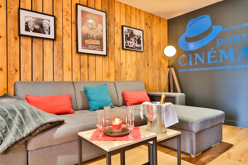 Cinema Chalet - Comfort - Image 1