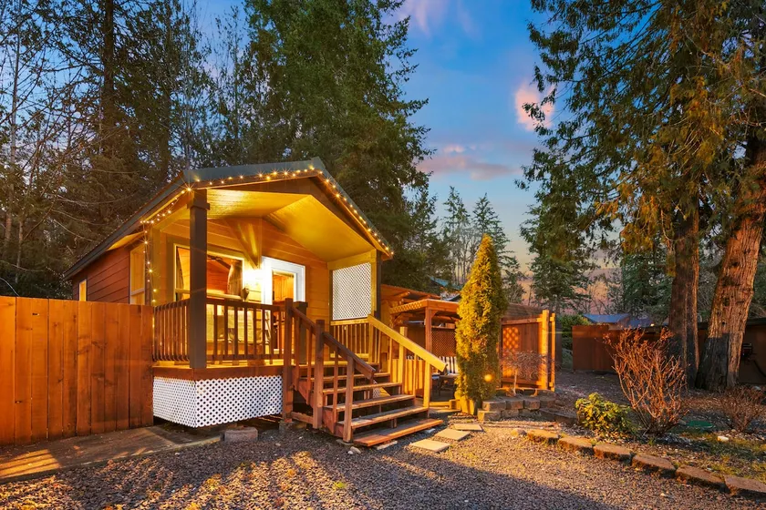 Hot Tub Cabin at Robinhood Village Resort - Image 1