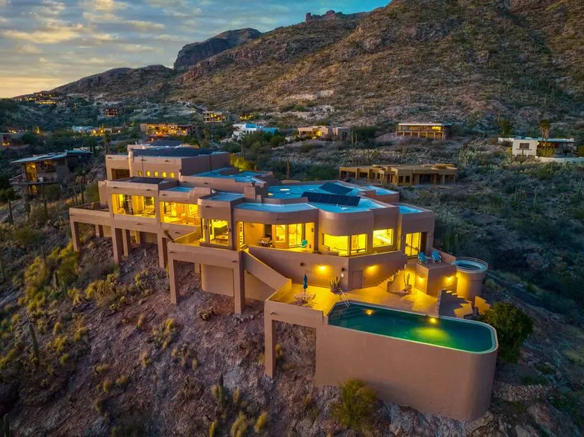 The Schloss 5Bd Hilltop Estate - Image 1