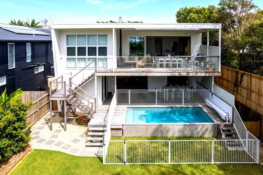 Luxury Villas The Break (Beachfront + Heated Pool) - Image 1
