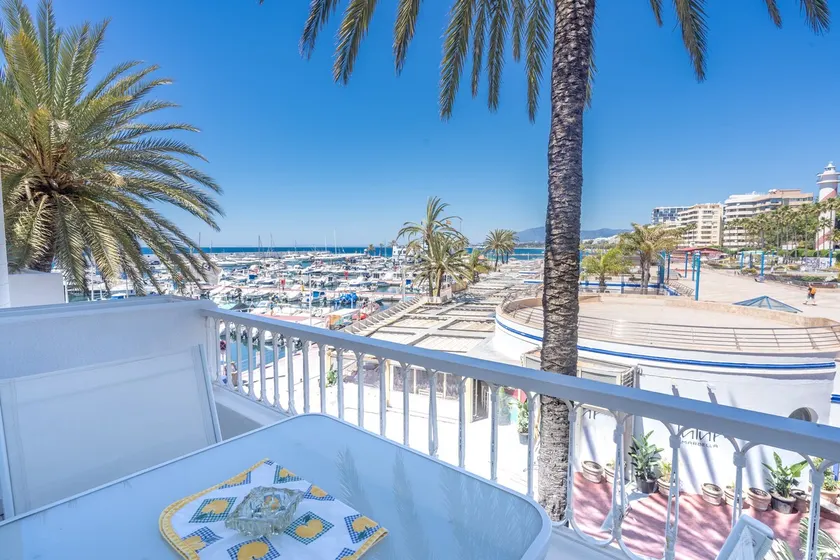 Appartement confortable au Yacht Club avec vue sur mer, Wi-Fi et climatisation - Image 1