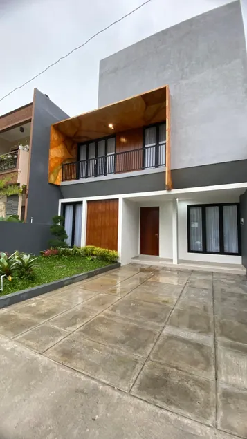 Spacious 3 BR Villa with Pool in Central of Batu - Image 1
