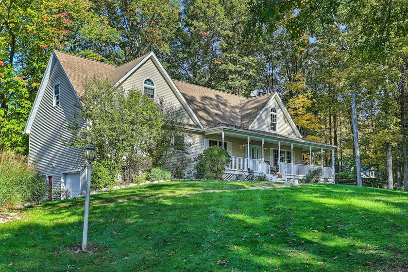 Pet-Friendly Grand Pine Bush Retreat on 2 Acres! - Image 1