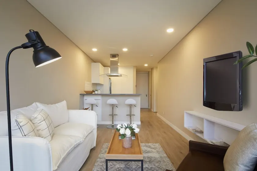 Elegant 2-Bedroom Loft 604 with Stunning Park View - Image 1