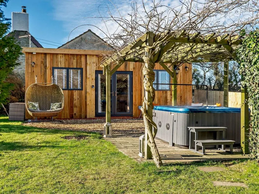 Log Cabin near Bath - Image 1