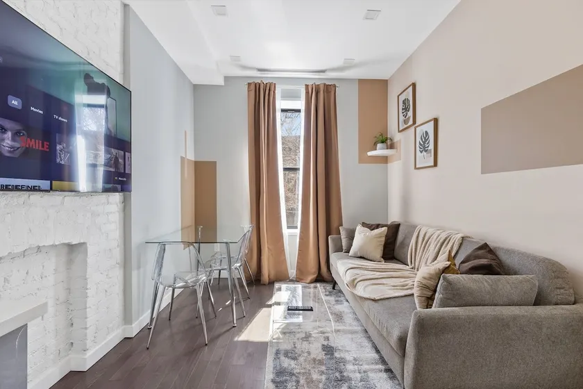 · 9 Br Triplex|1 block > Train - Image 1