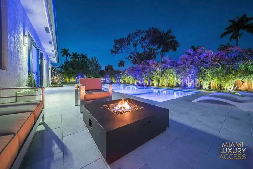 Luxury Villa Amara Heated Pool Gym Sauna BBQ - Image 1
