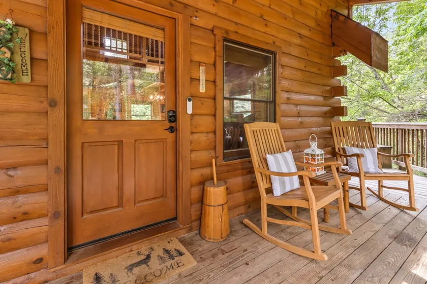 Mountain Log Cabin Near ASU with Soaking Tub & Views - Image 1