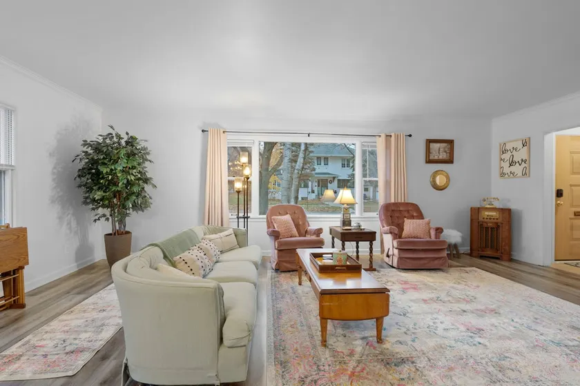 Astor Park style 2 BR - Backyard to Hospitals! - Image 1