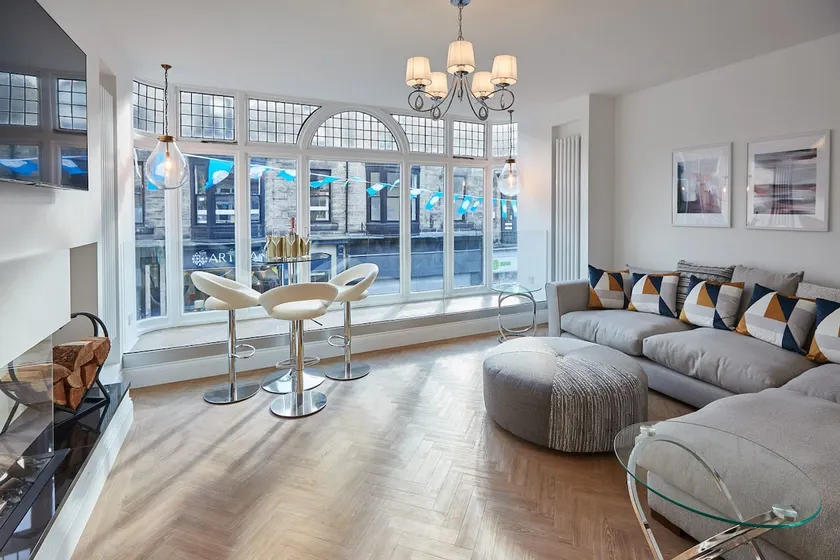 Host & Stay - Oxford House - Image 1