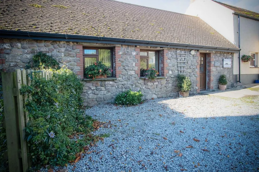 Fferm-Llong Cottage Ship Farm - 2 Bedroom -Rhossili - Image 1