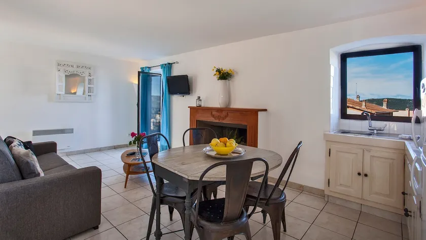 Terra air-conditioned apartment, peaceful village atmosphere - Image 1