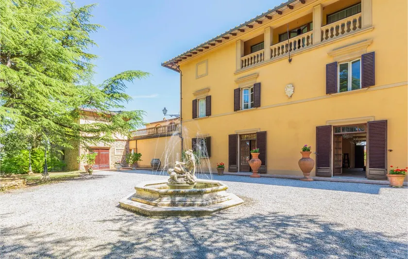 Villa Pieve, Lucignano - Image 1
