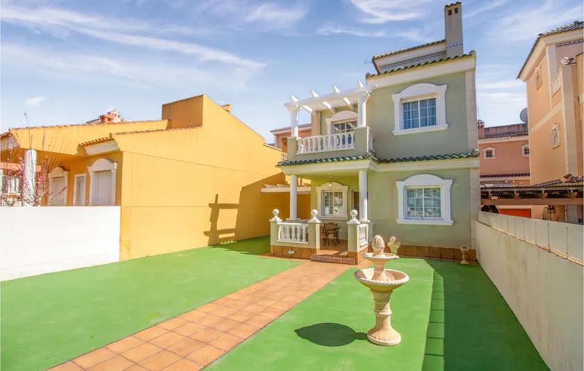 Lovely Home With Swimming Pool - Image 1