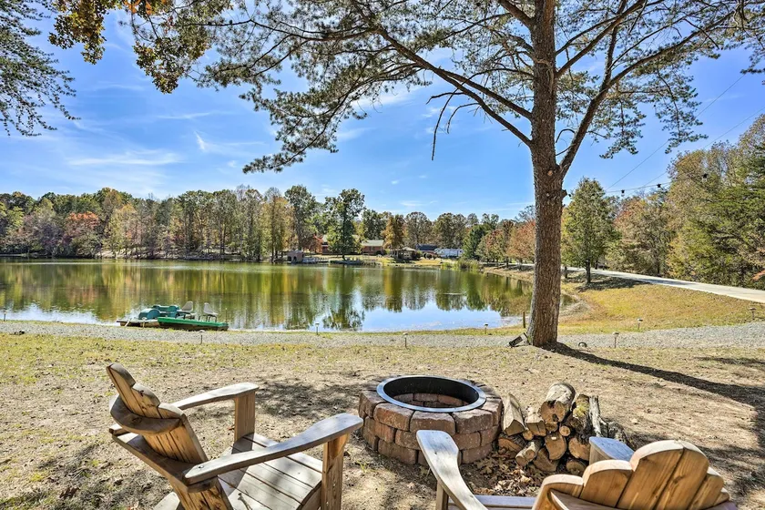 Trenton Cabin: Panoramic Lake Views - Image 1