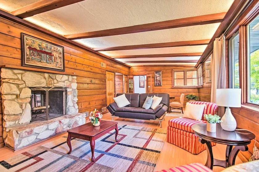 Fenced Yard: Fox River Grove Home, Dogs Welcome - Image 1