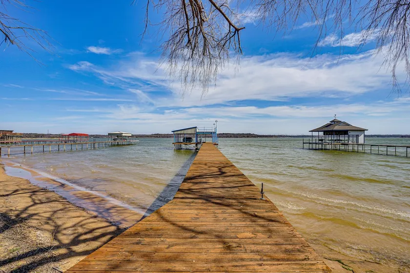 Family Fun on Eagle Mtn Lake! Home w/ Dock & Views - Image 1