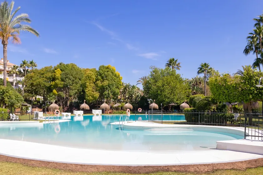 Spacious Apartment near Puerto Banus - Image 1