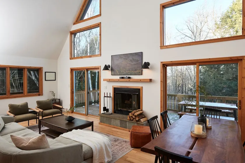 Private Chalet with Fire Pit Deck and Large Yard - Image 1
