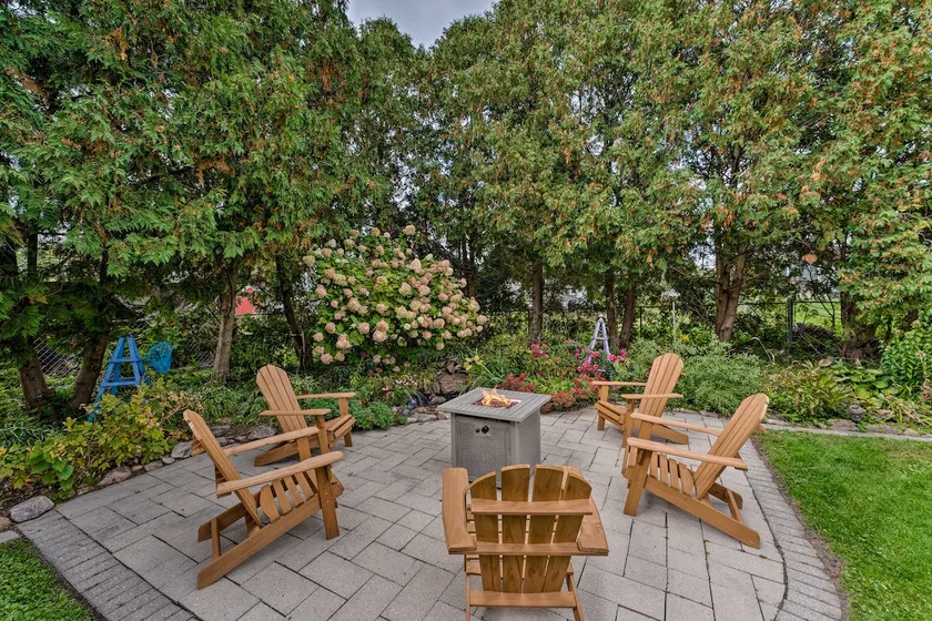 Airy Cottage Close to Rock Lake w/ Fire Pit! - Image 1