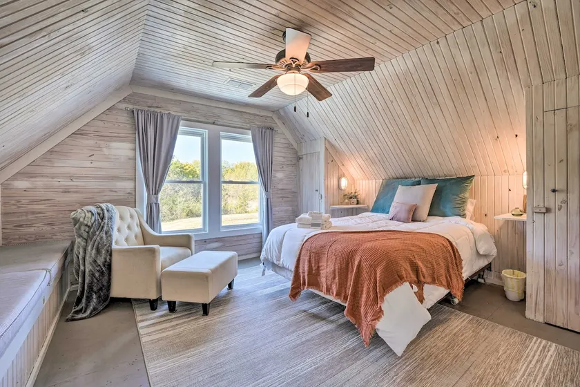 Unique Loft Cabin: Fire Pit & Fishing Access! - Image 1