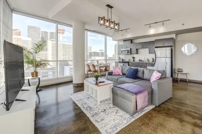 2 Story luxury  penthouse in downtown Calgary  - Image 1
