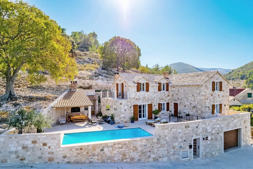 Luxury and stone villa ani with a heated pool - Image 1