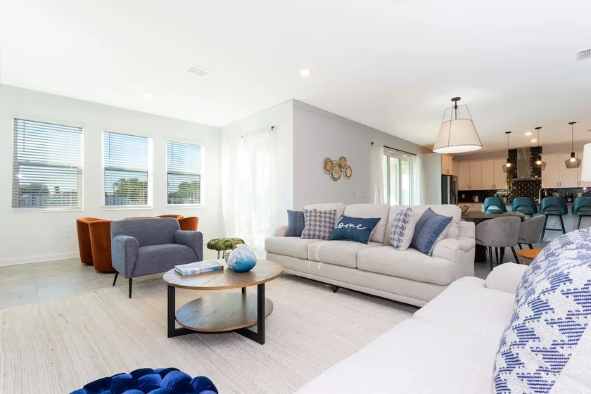 Modern Beach Retreat: Pool & Fun Near the Ocean - Image 1