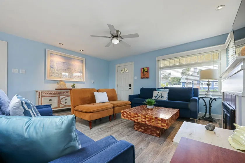 2b 2ba-The Sunnyside Up Beach Cottage - Image 1