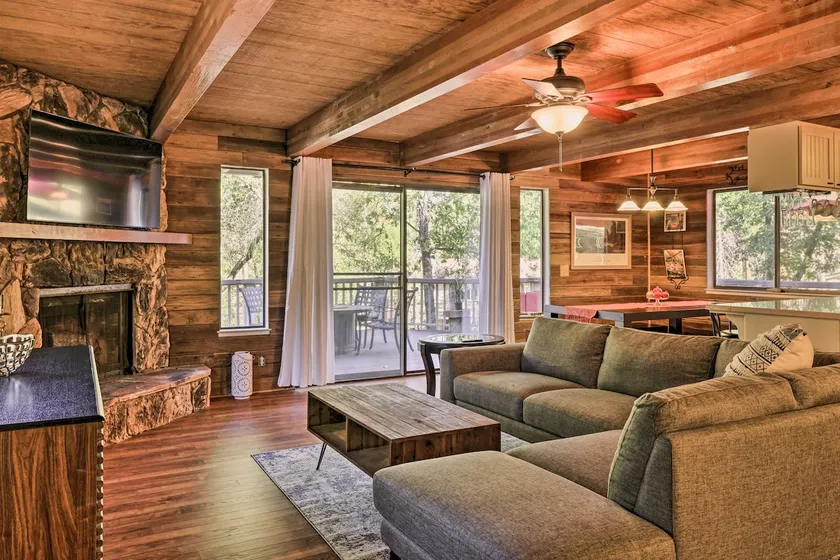 Spacious Groveland Cabin w/ Wraparound Deck! - Image 1