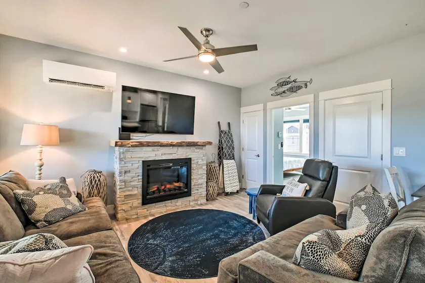 Ocean Shores Getaway w/ Fireplace & Hot Tub! - Image 1