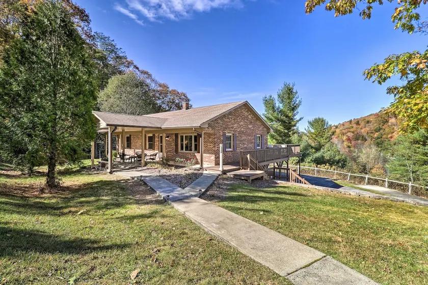 Welcoming Boone Getaway Near Hiking + Skiing! - Image 1