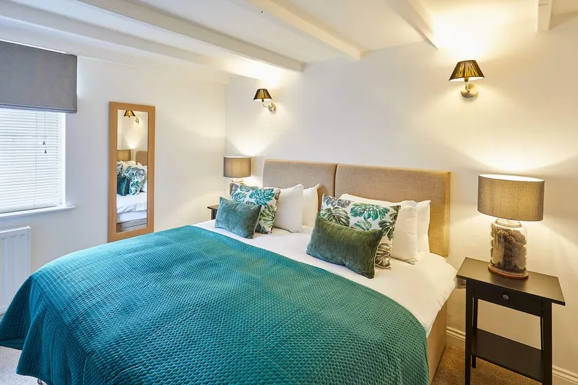 Host & Stay - Waterlily Cottage - Image 1