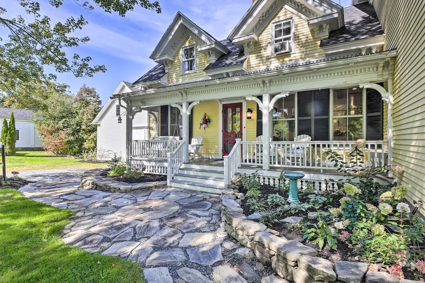 On-Site Pond: Spacious Family Home in Jefferson! - Image 1