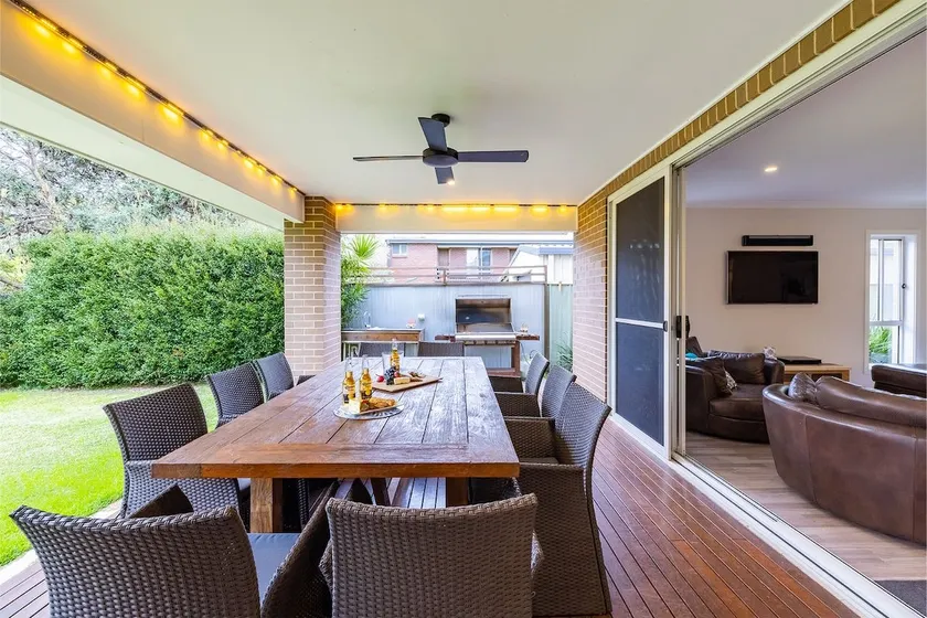 Big Wave At Shoal Bay 8 Achilles St large home with ducted air con Wi Fi and Linen - Image 1