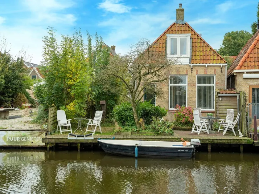 Waterfront escape with private jetty - Image 1