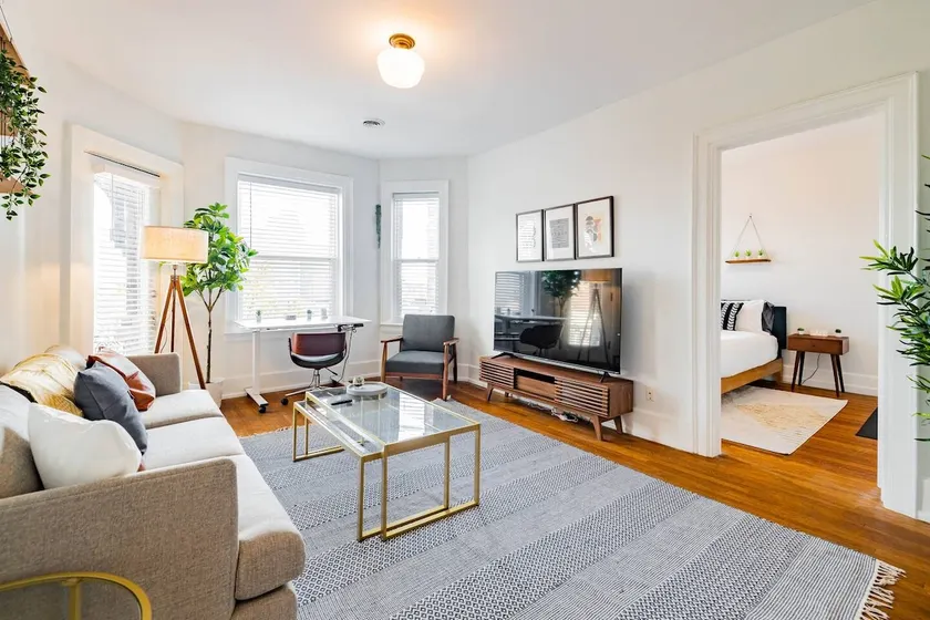 Modern 2/1 Apt near the Villages | Free Parking - Image 1