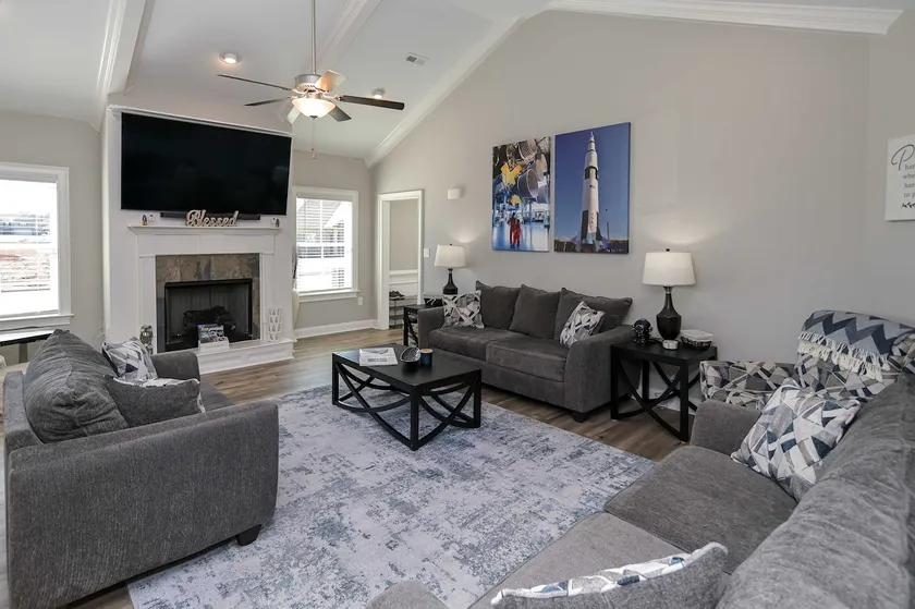 Spacious Hazel Green Home w/ Fireplace, Yard! - Image 1