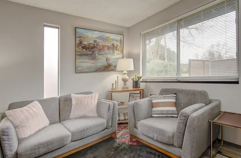 Long Term Discount! Renovated Pet Friendly-6 min t - Image 1