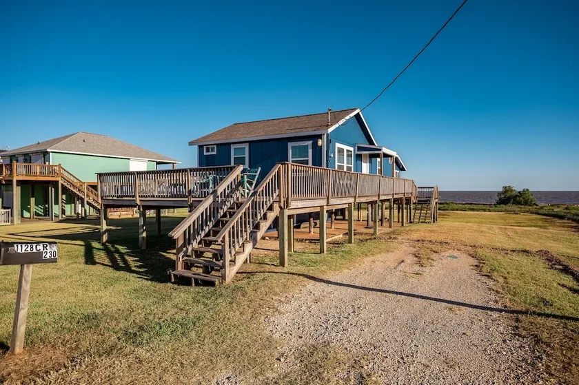 Beachfront Cottage on Sargent Beach - Image 1
