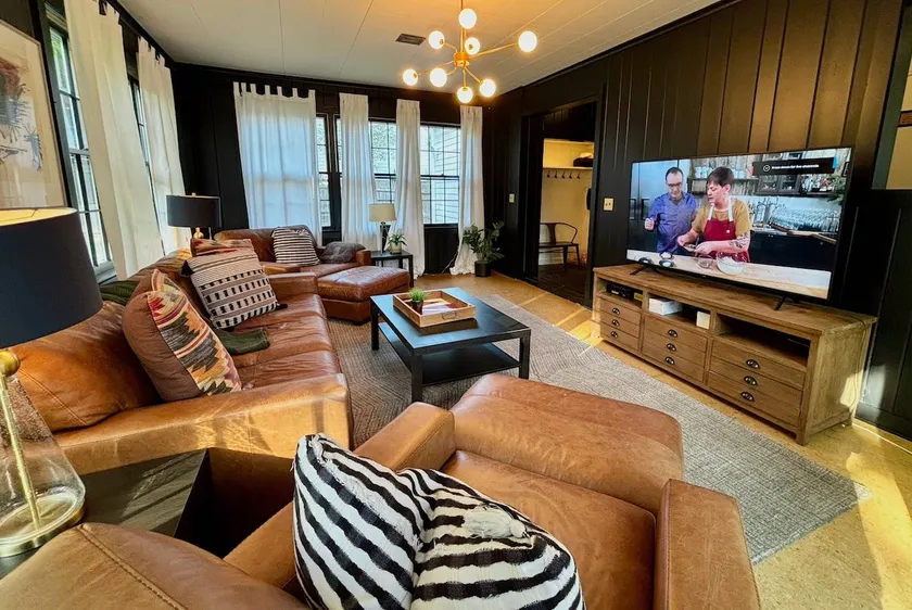 Chic, Mid Century 3+ Bedroom with Hot Tub! - Image 1