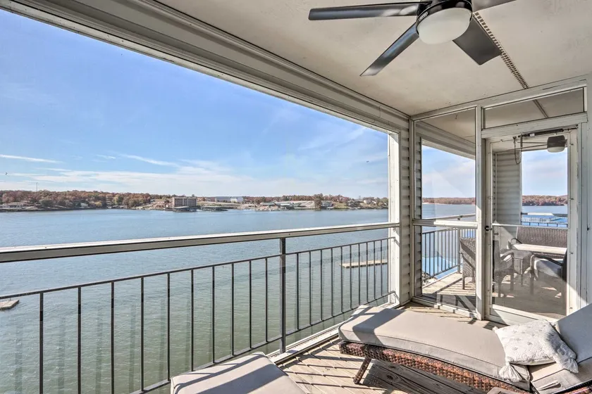 Lakefront Retreat: Prime Osage Beach Location! - Image 1