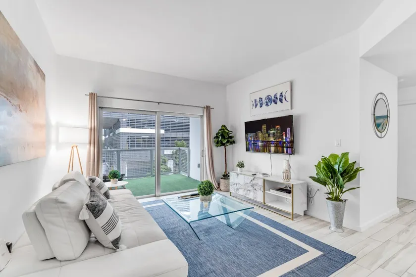 Lovely Unit Mins from Wynwood W/ Free Parking - Image 1
