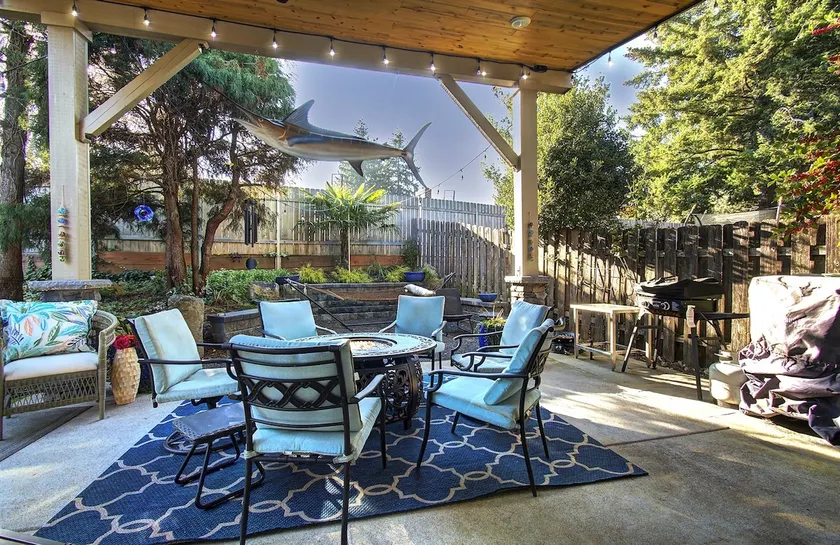 Close to Downtown*Luxe-Beautiful Shower-Pets! - Image 1