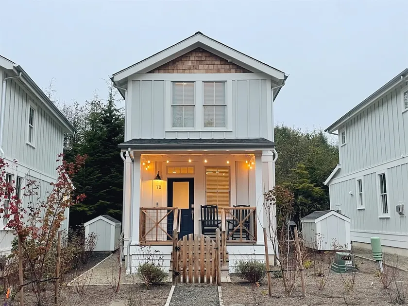 Seabrook Cottage with Private Hot Tub! - Image 1