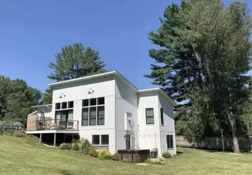 Spacious & Modern Berkshires Getaway - Image 1