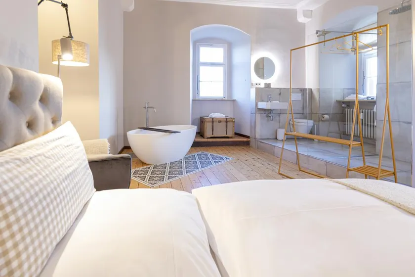 The historic castle tower in Kirchberg boasts spectacular views, parquet flooring, stucco and a modern interior - Image 1