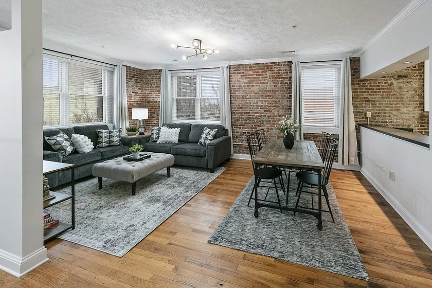 Bricks Over Broadway 30 min Smokies Downtown Loft - Image 1